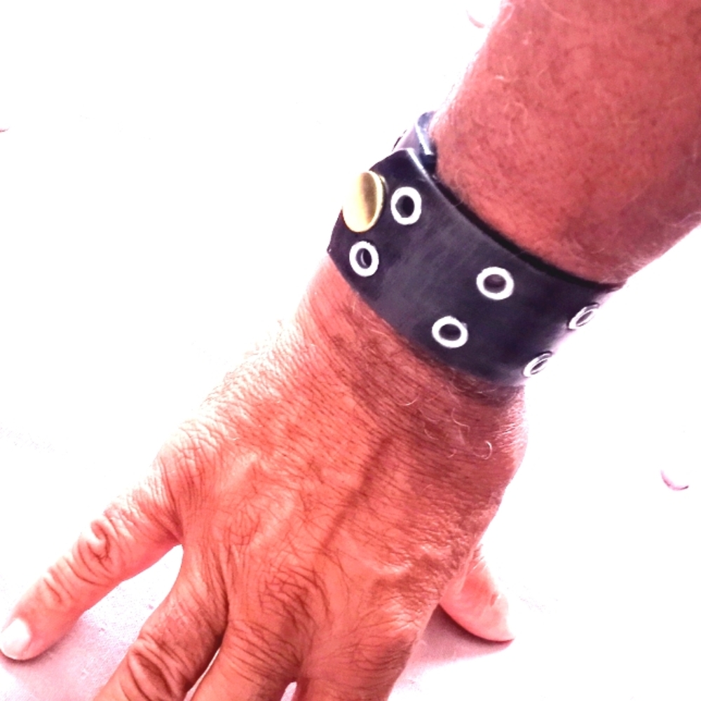 Mens Leather Bracets Awesome Look.          This bracelet is a must have for you